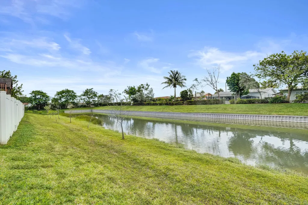 4926 NW 48th Terrace Tamarac FL 33319