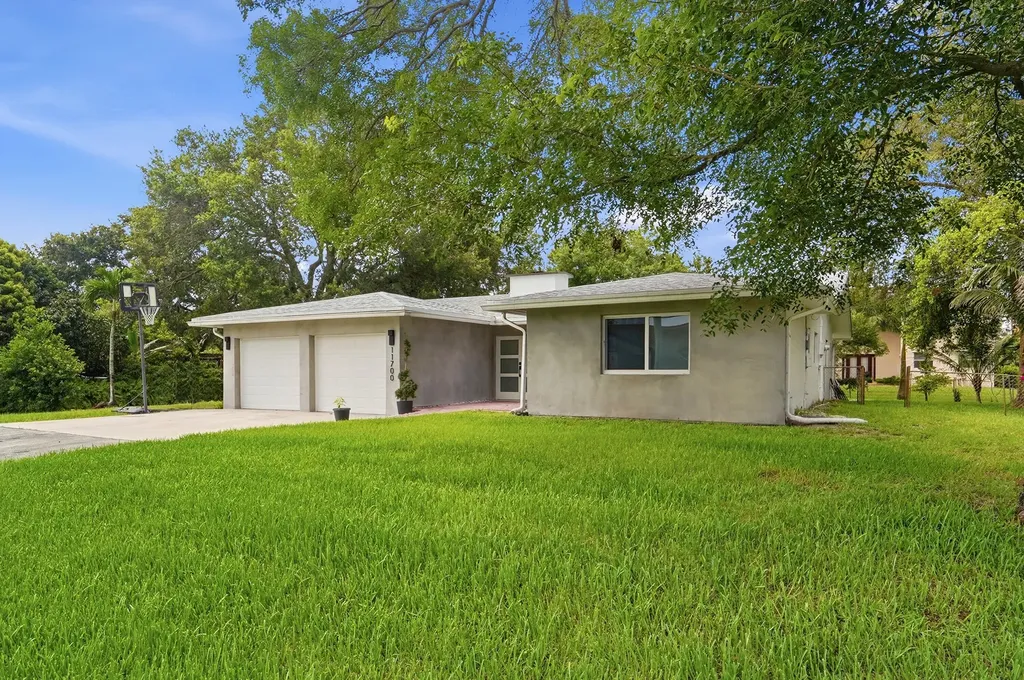 11700 NW 27th Street Plantation FL 33323