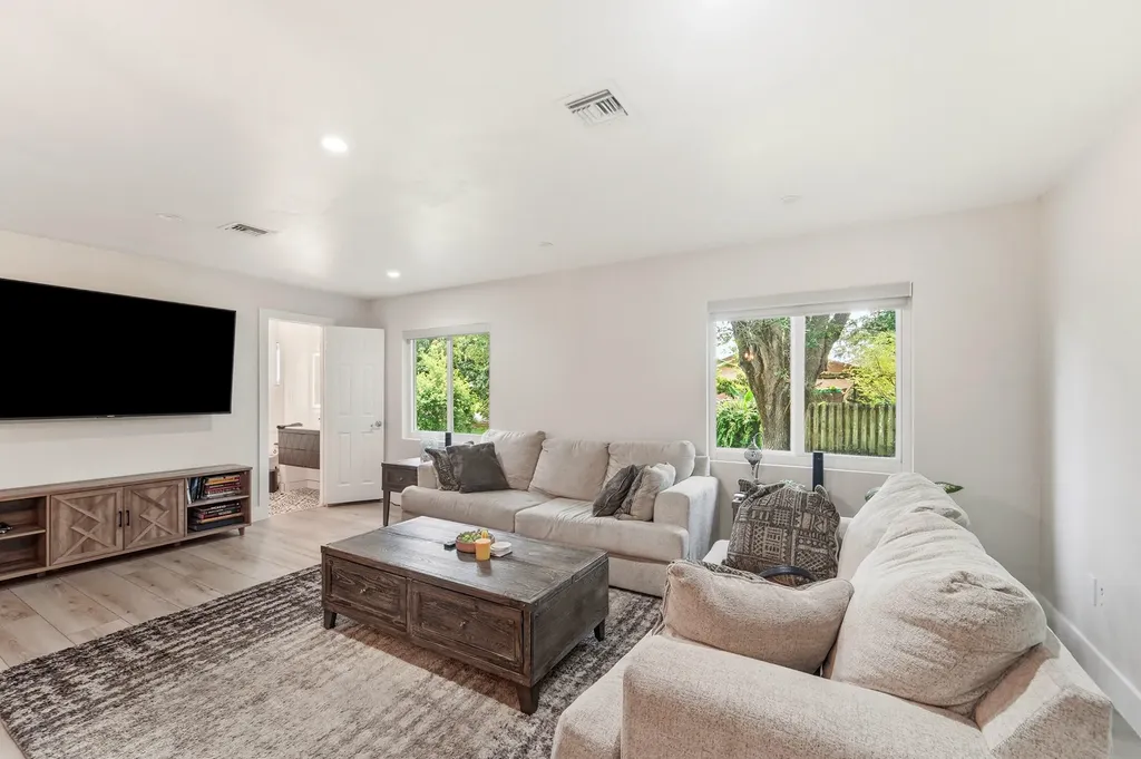 11700 NW 27th Street Plantation FL 33323