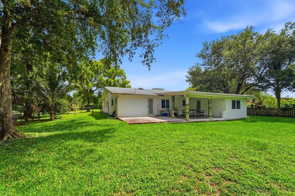 11700 NW 27th Street Plantation FL 33323