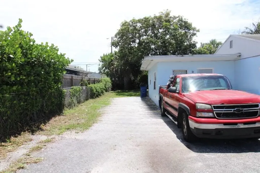 1417 W 32nd Street Riviera Beach FL 33404