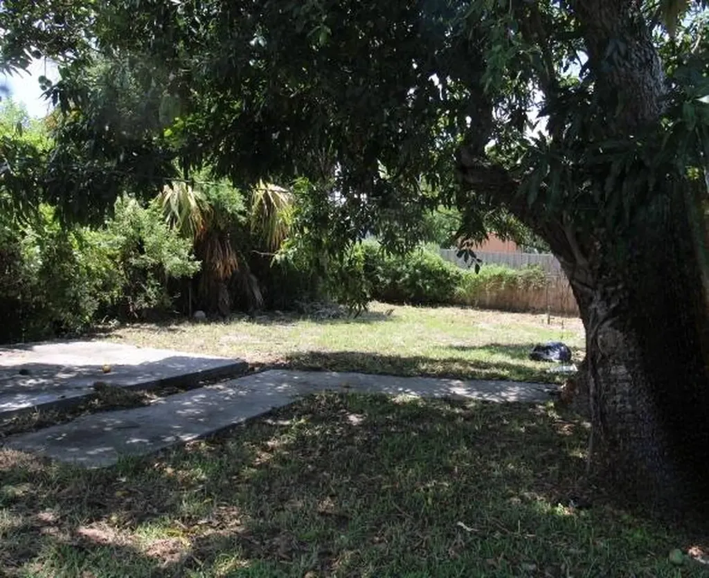 1417 W 32nd Street Riviera Beach FL 33404
