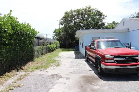1417 W 32nd Street Riviera Beach FL 33404