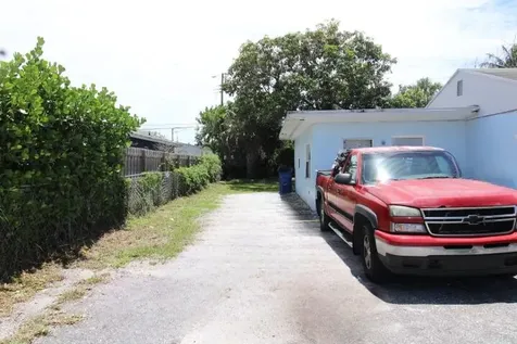 1417 W 32nd Street Riviera Beach FL 33404