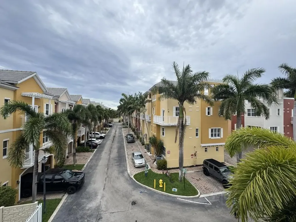 2351 Vintage Drive Lighthouse Point FL 33064