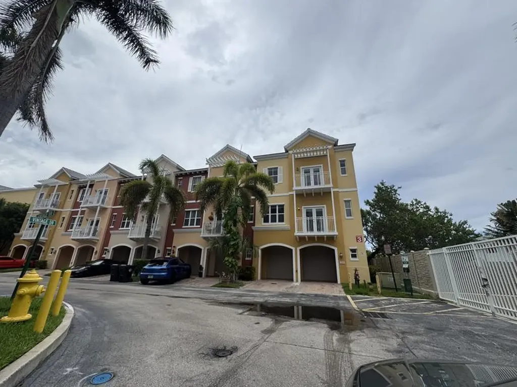 2351 Vintage Drive Lighthouse Point FL 33064