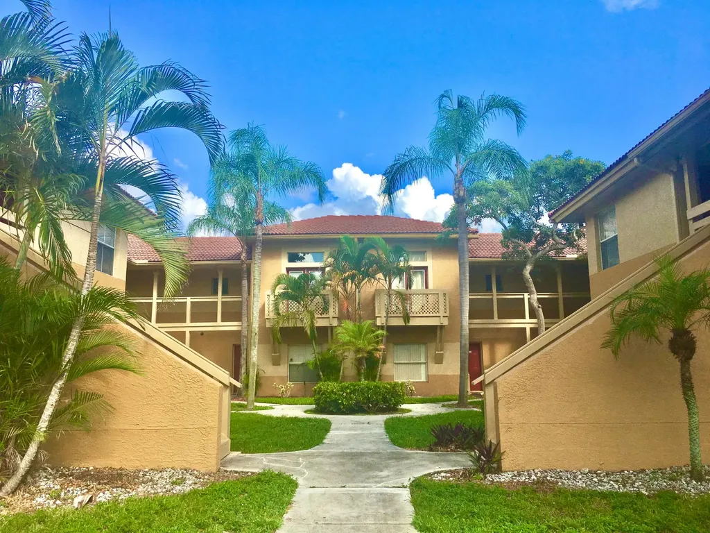 4847 Via Palm Lakes West Palm Beach FL 33417