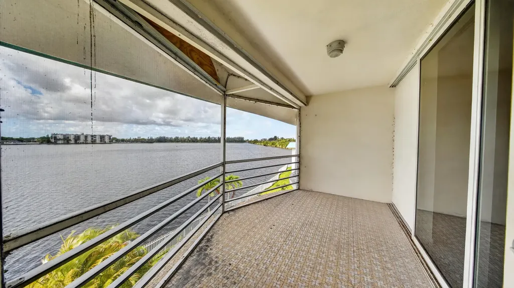 1100 NE 191st Street Miami FL 33179