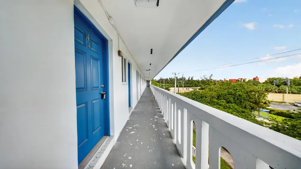 1100 NE 191st Street Miami FL 33179