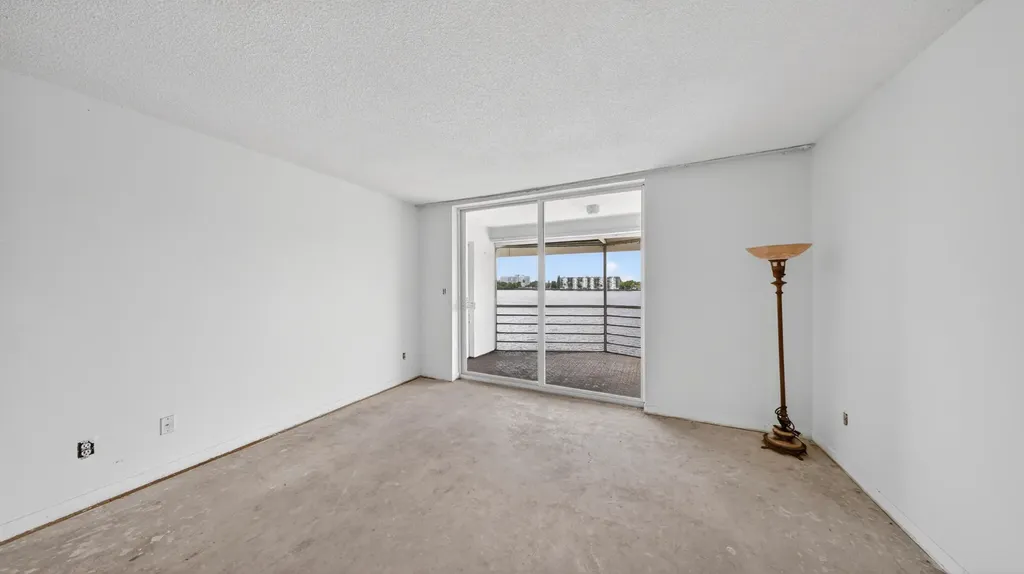 1100 NE 191st Street Miami FL 33179