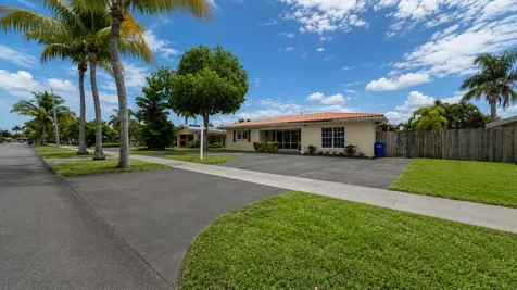 420 SE 4th Court Pompano Beach FL 33060