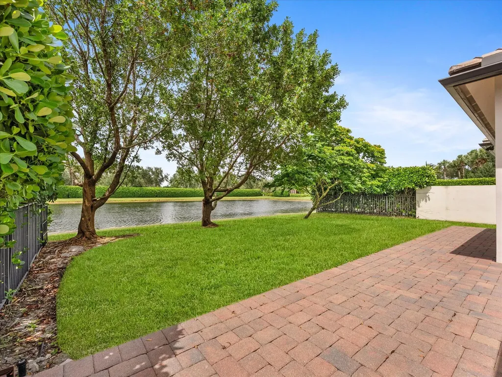 8259 Grand Prix Lane Boynton Beach FL 33472