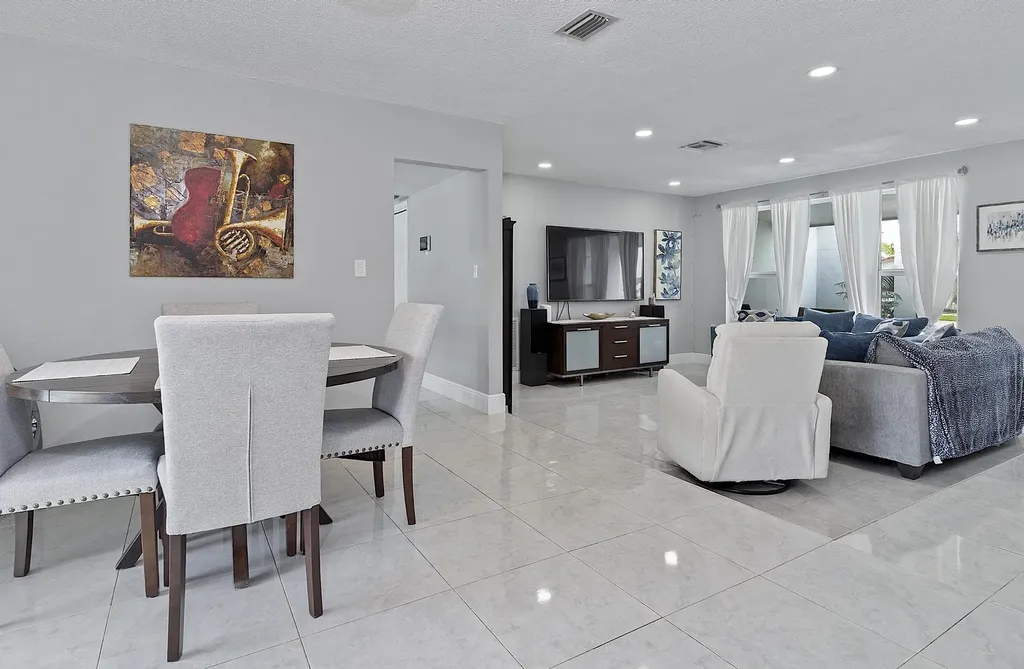 10476 NW 3rd Street Plantation FL 33324
