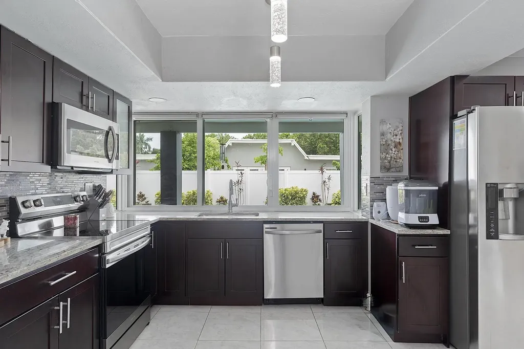 10476 NW 3rd Street Plantation FL 33324