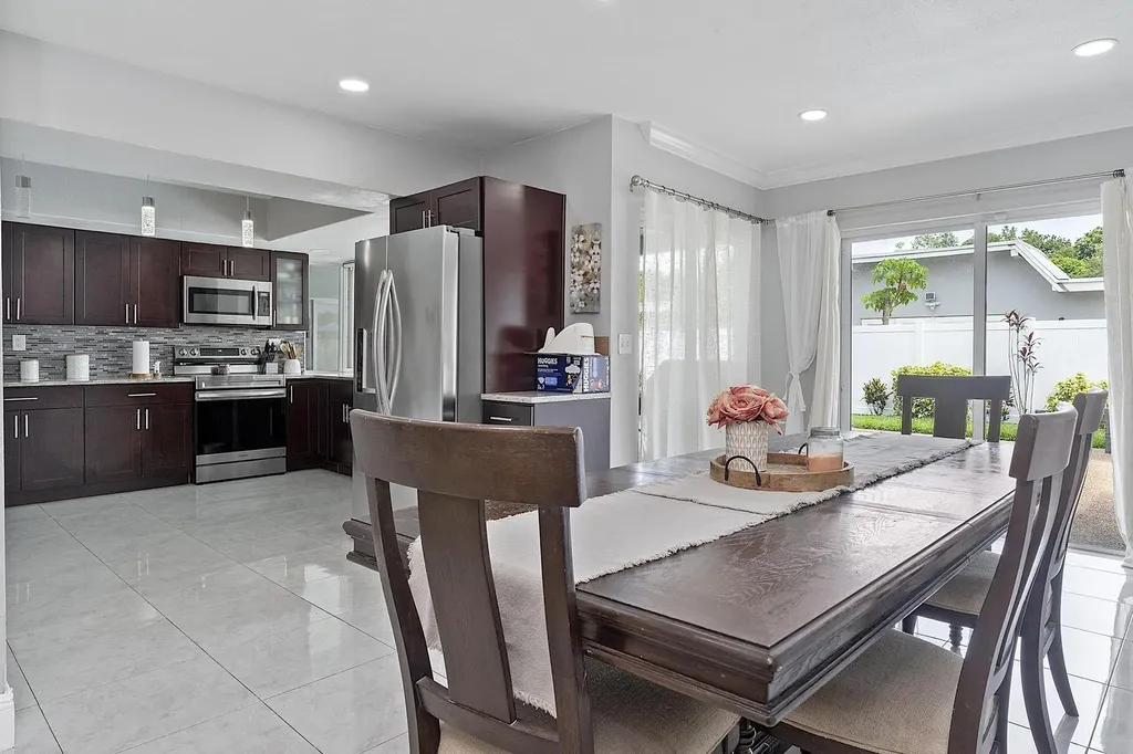 10476 NW 3rd Street Plantation FL 33324