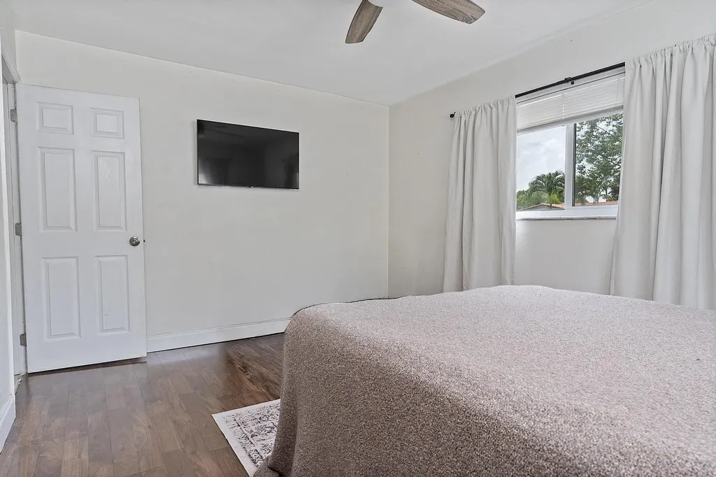 10476 NW 3rd Street Plantation FL 33324