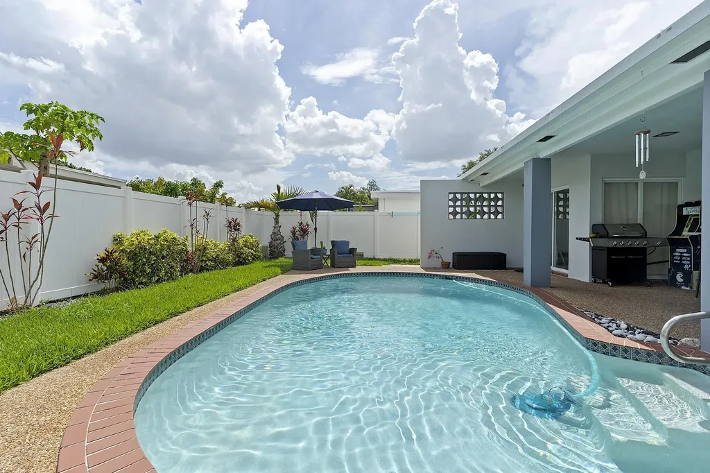 10476 NW 3rd Street Plantation FL 33324