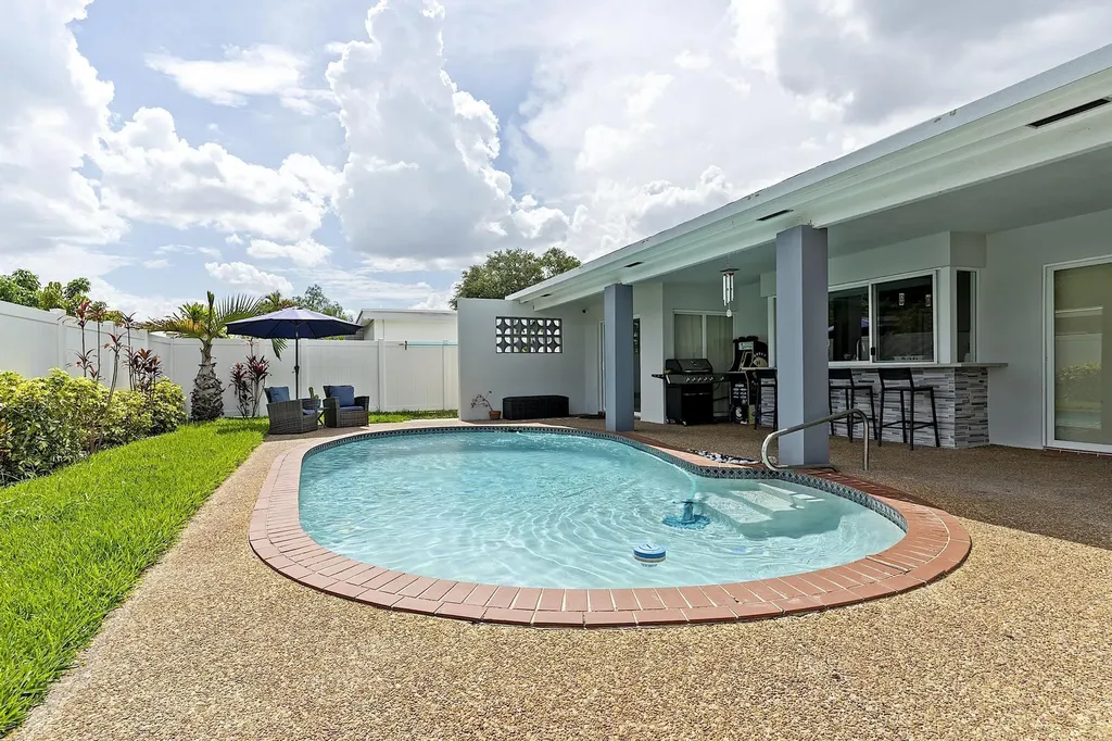 10476 NW 3rd Street Plantation FL 33324