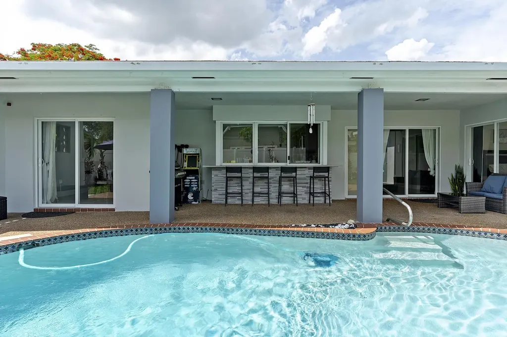10476 NW 3rd Street Plantation FL 33324