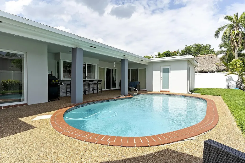 10476 NW 3rd Street Plantation FL 33324