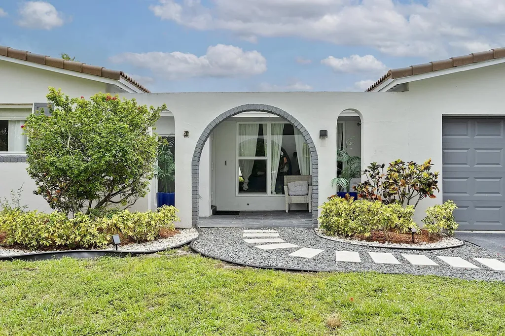 10476 NW 3rd Street Plantation FL 33324