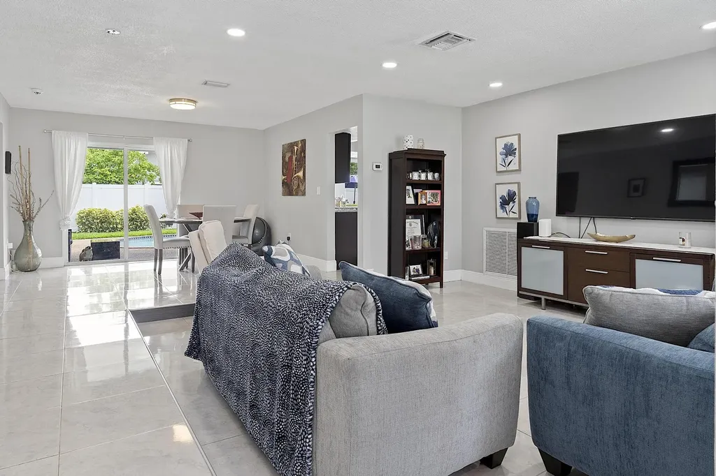 10476 NW 3rd Street Plantation FL 33324