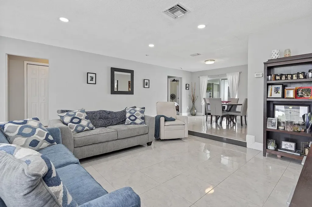 10476 NW 3rd Street Plantation FL 33324