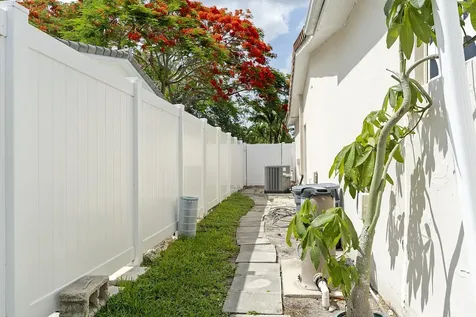 10476 NW 3rd Street Plantation FL 33324