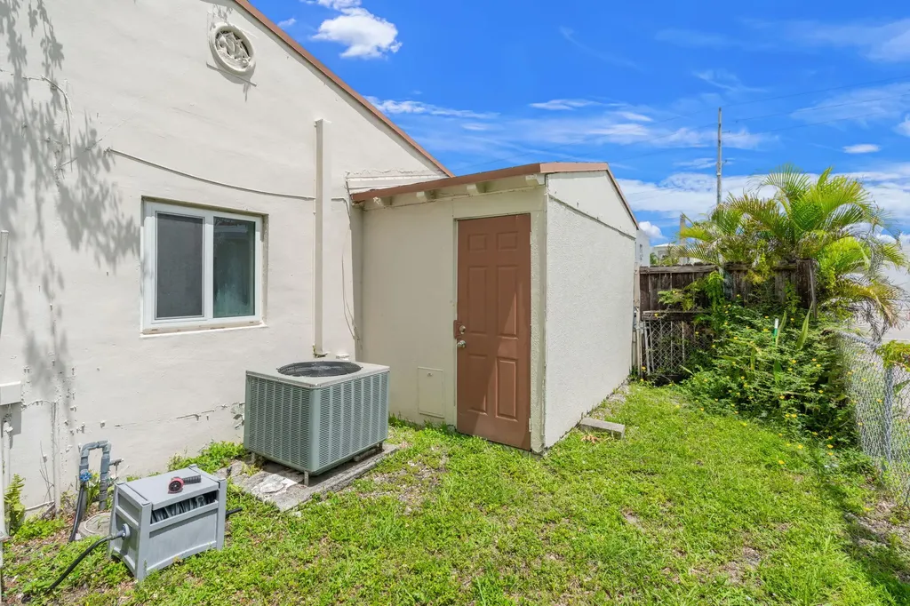 2126 Washington Street Hollywood FL 33020