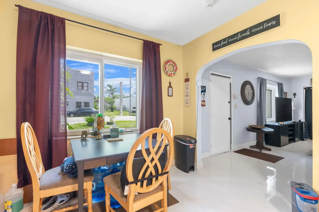 2126 Washington Street Hollywood FL 33020