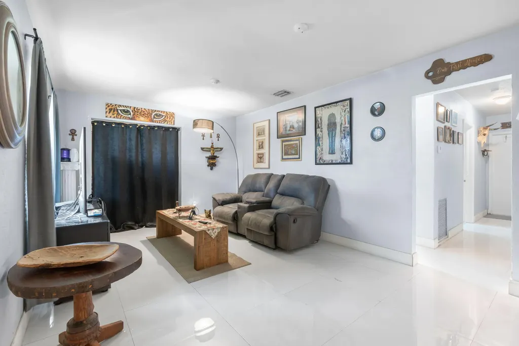 2126 Washington Street Hollywood FL 33020