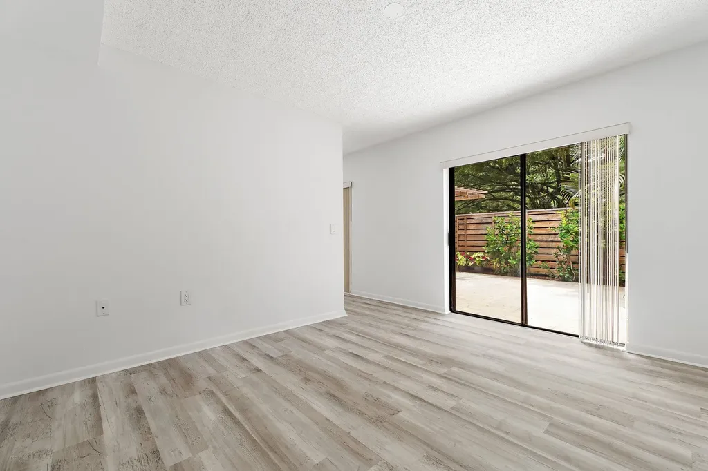108 1st Terrace Palm Beach Gardens FL 33418