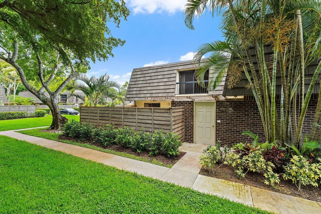 108 1st Terrace Palm Beach Gardens FL 33418