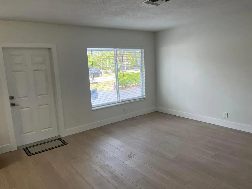 196 NE 28th Street Boca Raton FL 33431