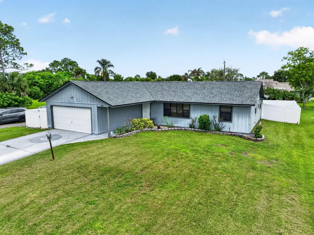 641 SE Streamlet Avenue Port St Lucie FL 34983