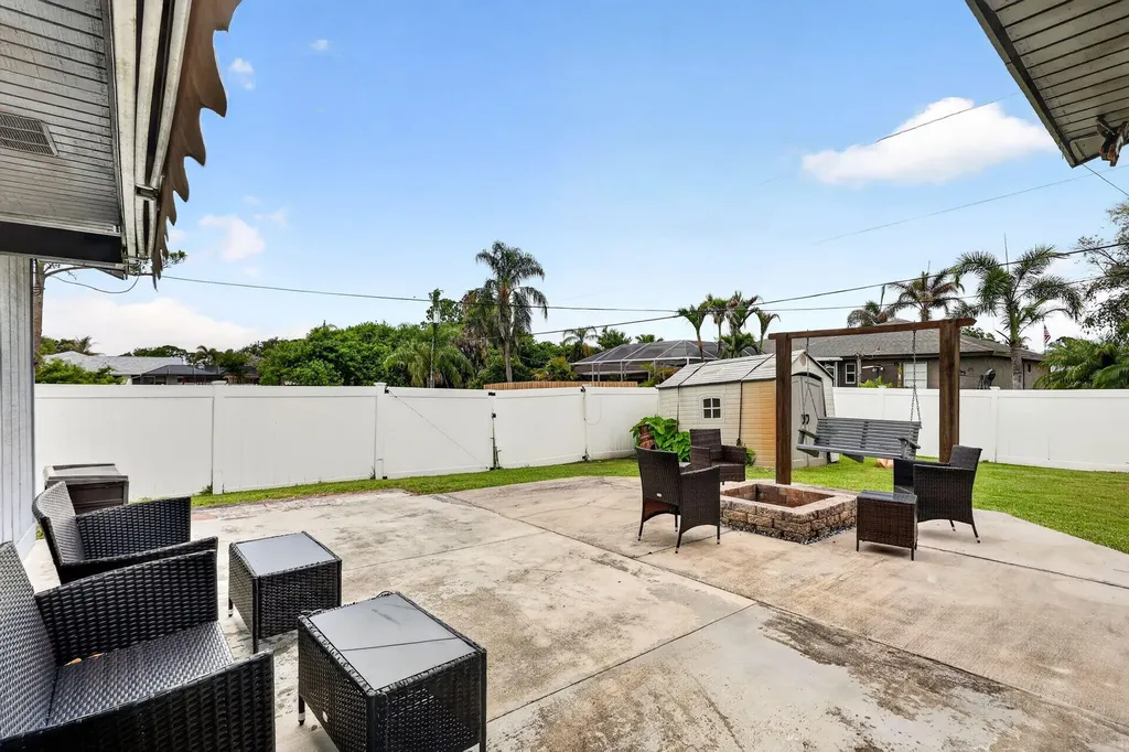641 SE Streamlet Avenue Port St Lucie FL 34983