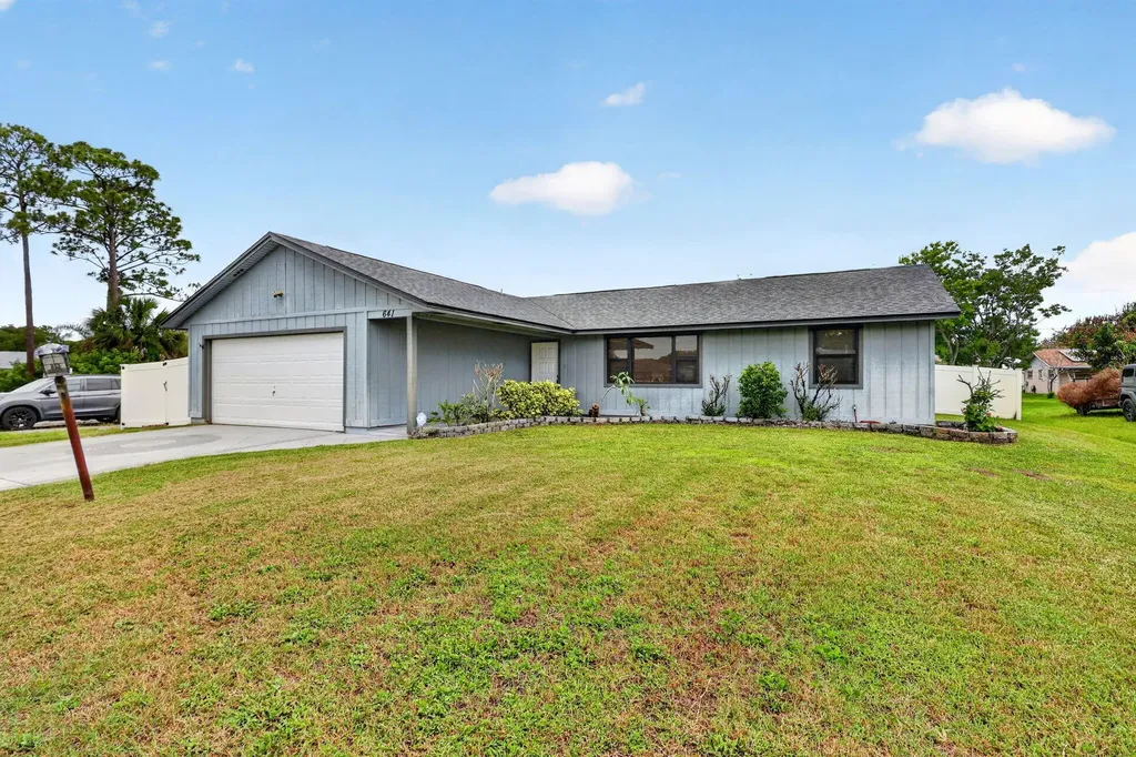 641 SE Streamlet Avenue Port St Lucie FL 34983