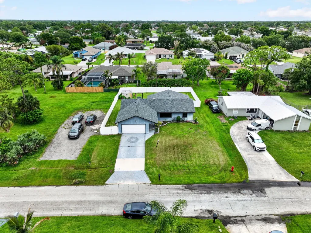 641 SE Streamlet Avenue Port St Lucie FL 34983