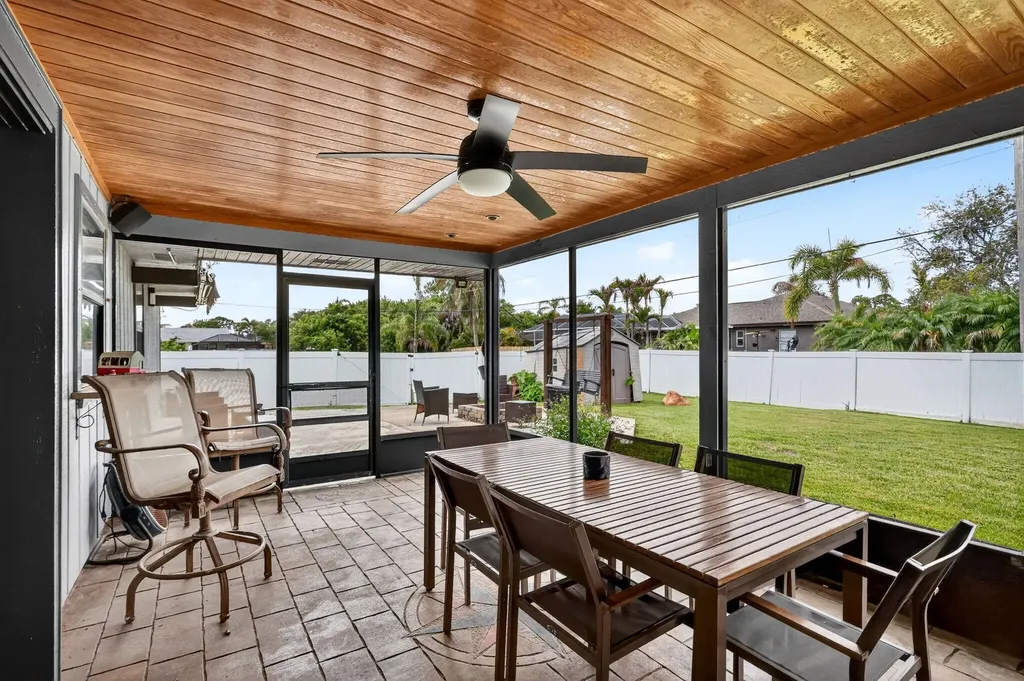 641 SE Streamlet Avenue Port St Lucie FL 34983