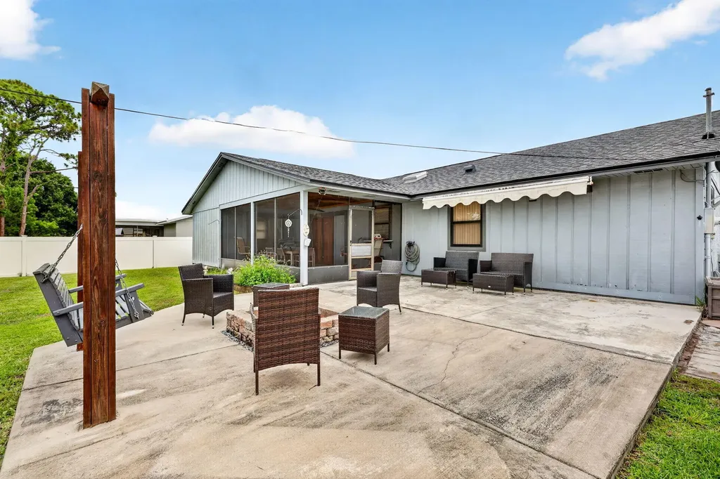 641 SE Streamlet Avenue Port St Lucie FL 34983