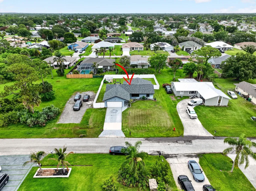 641 SE Streamlet Avenue Port St Lucie FL 34983