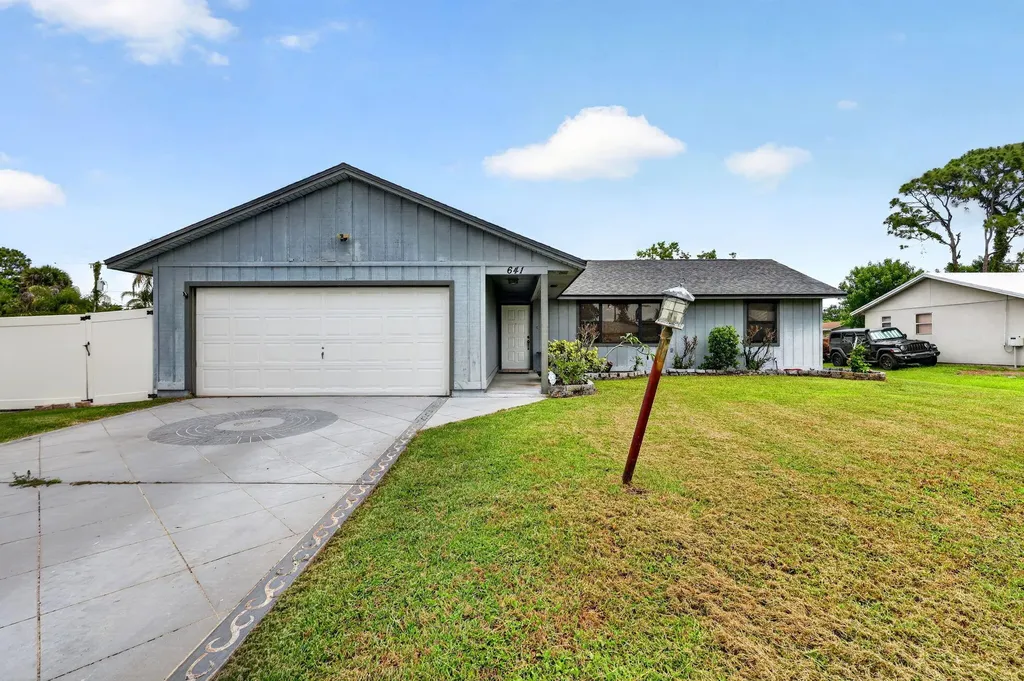 641 SE Streamlet Avenue Port St Lucie FL 34983