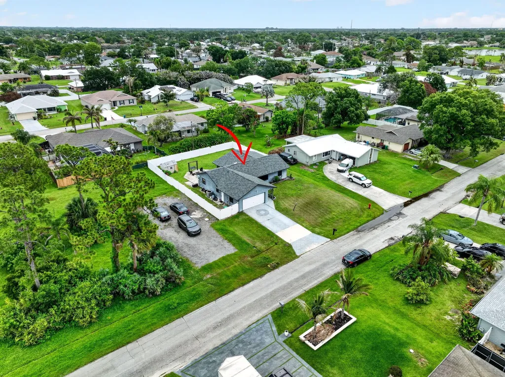 641 SE Streamlet Avenue Port St Lucie FL 34983