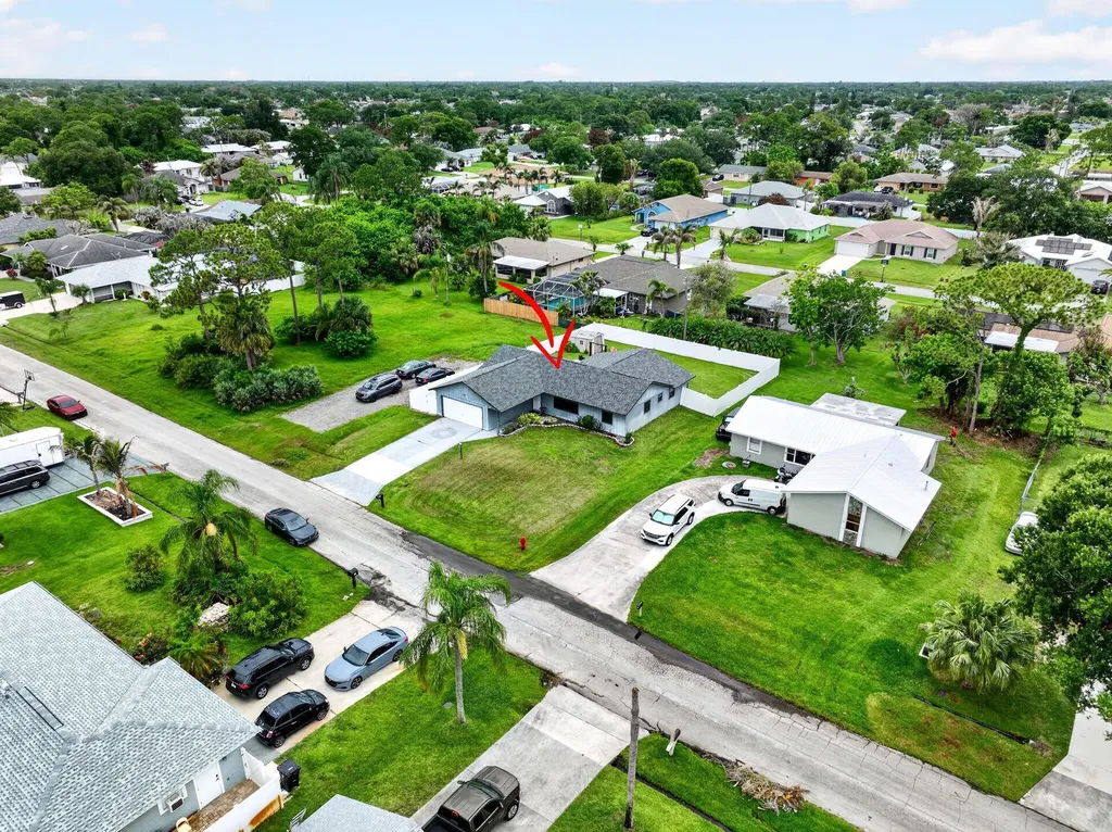 641 SE Streamlet Avenue Port St Lucie FL 34983