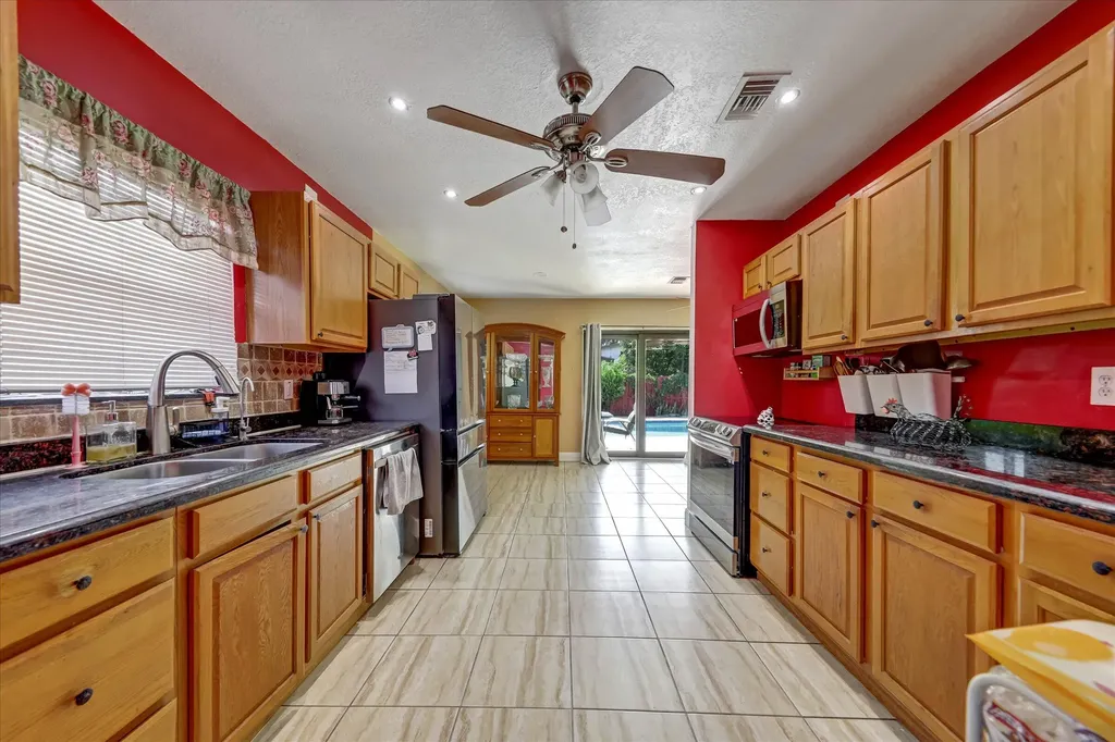 3850 NE 12th Terrace Pompano Beach FL 33064