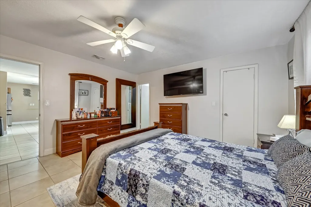 3850 NE 12th Terrace Pompano Beach FL 33064