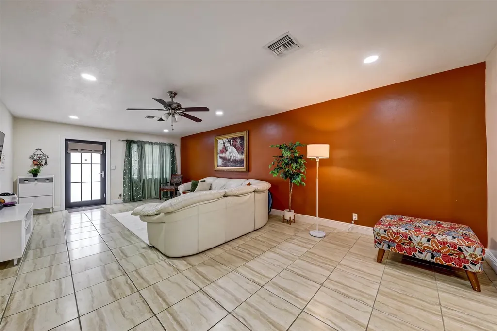 3850 NE 12th Terrace Pompano Beach FL 33064