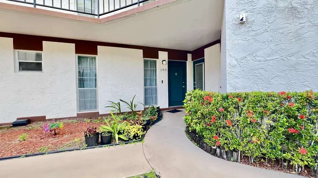 7 Greenway Village N Royal Palm Beach FL 33411