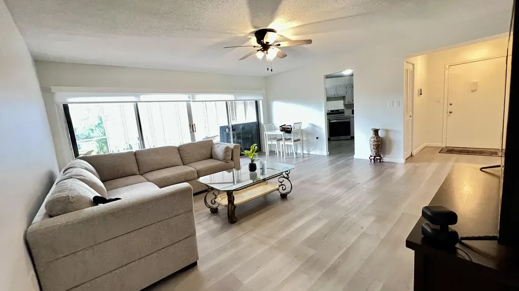 7 Greenway Village N Royal Palm Beach FL 33411