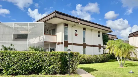 7 Greenway Village N Royal Palm Beach FL 33411